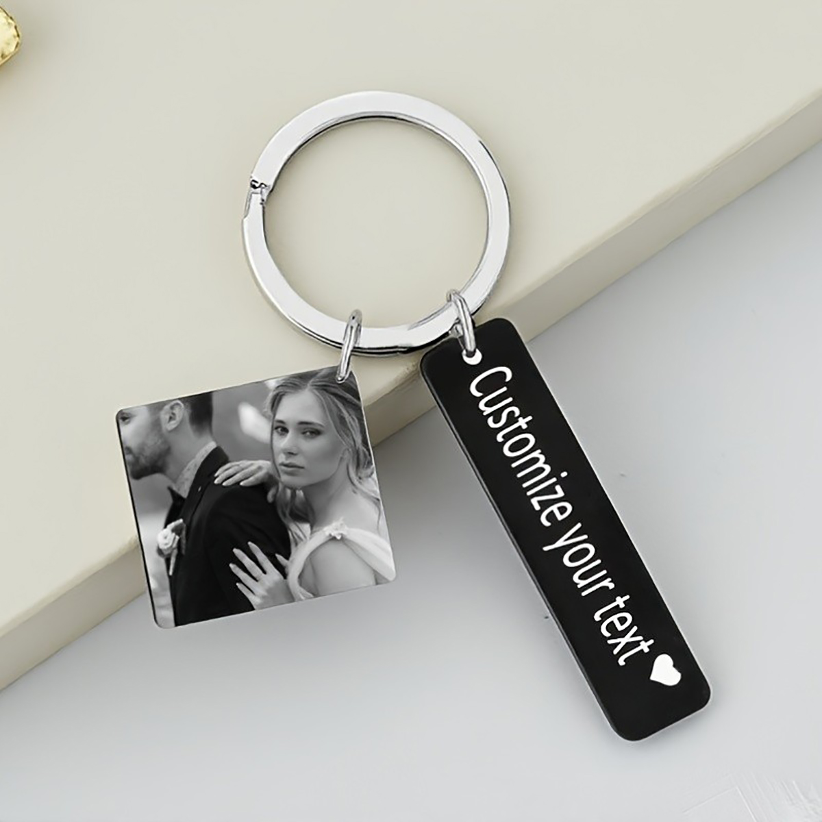 Initial Ring Custom - พวงกุญแจสแตนเลสสตีลทรงกลมสลักชื่อและรูปภาพตามสั่ง ของขวัญวันวาเลนไทน์สำหรับผู้หญิง